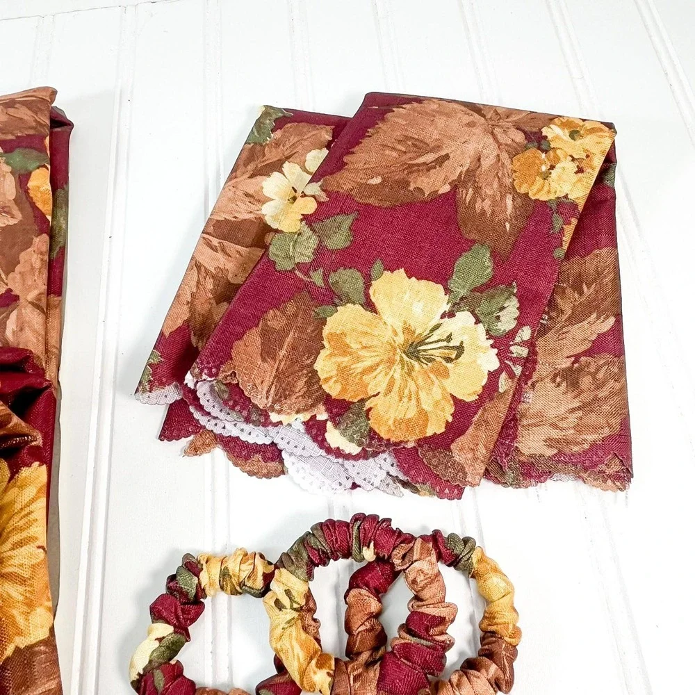 Vintage‎ Floral Maroon Tablecloth Set - Retro Napkin Rings & Napkins